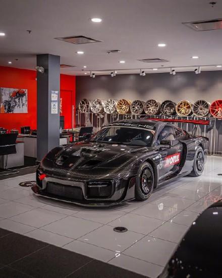 全碳纤维Porsche 935。