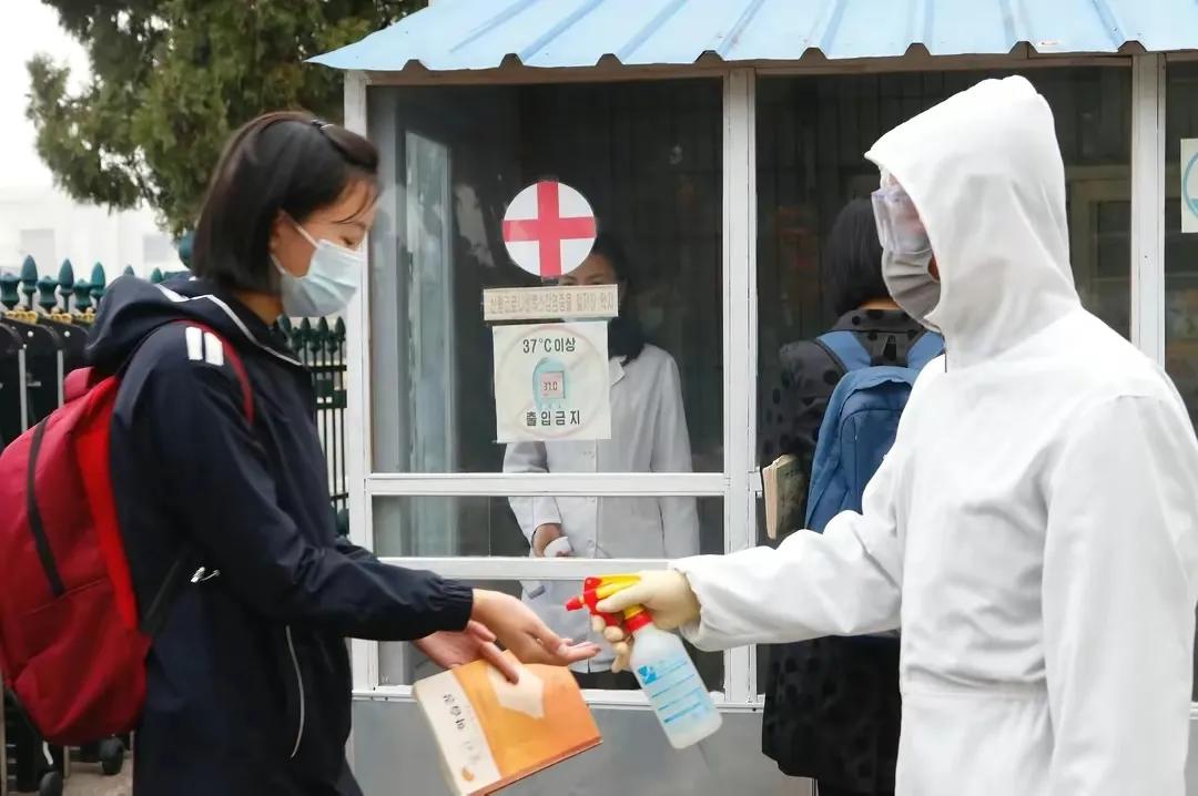 平壤封城太落伍

据NK News报道，朝鲜平壤自1 月25日起，封城五天。居民