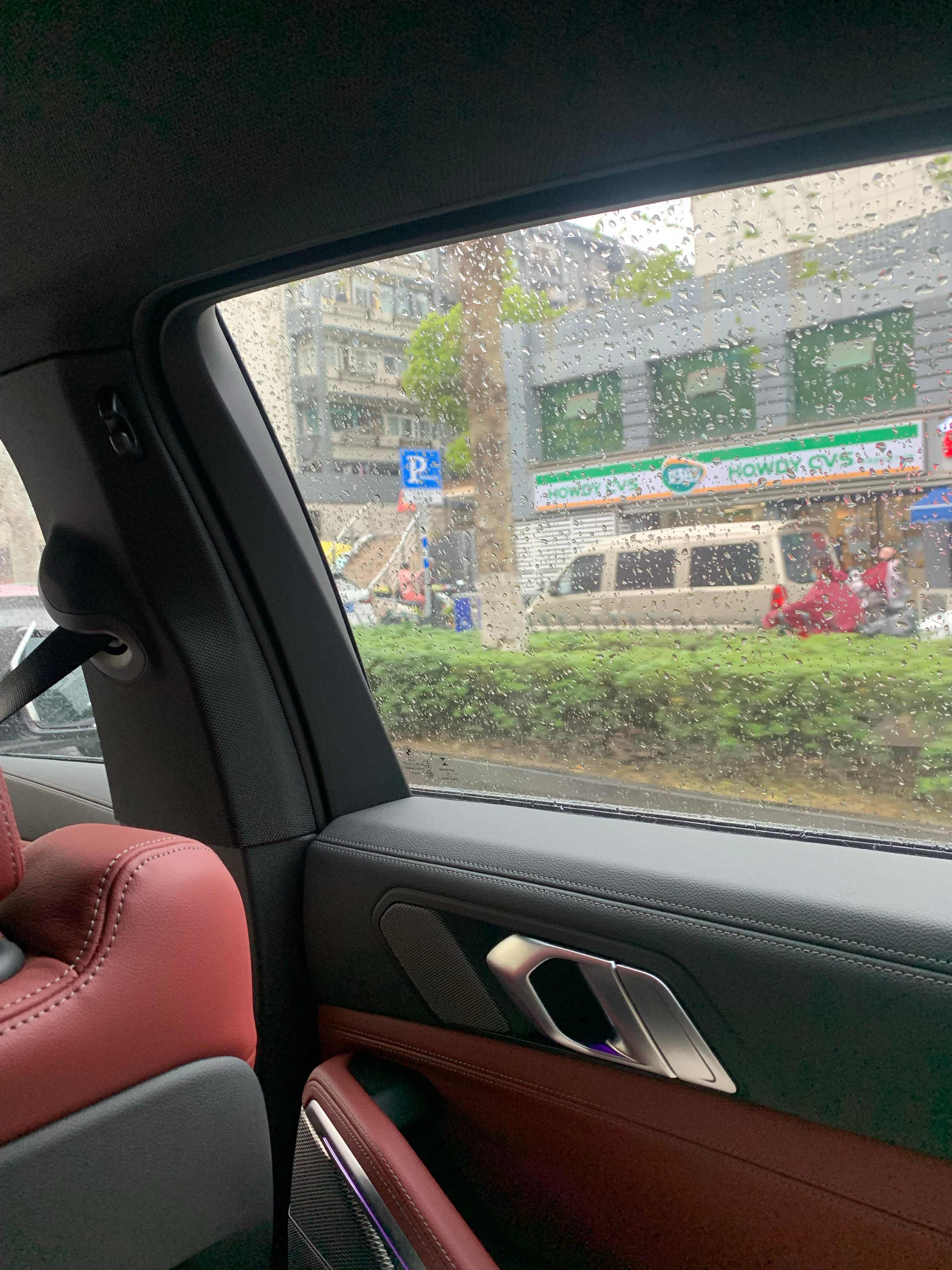 搞完卫生，洗个头和澡真舒服，又下雨咯 ​​​