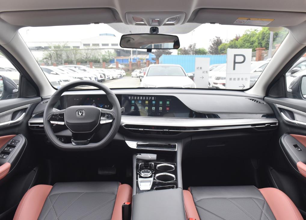  这个价位的轿车，我觉得逸动是不二之选。

逸动算得上是一款里程碑级的车型，它让