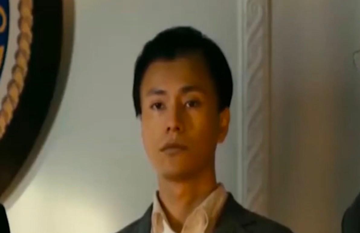 豪门逆子张梦实，他身为红色特工、潜伏在大汉奸父亲身边。他的汉奸父亲接受政治教育后