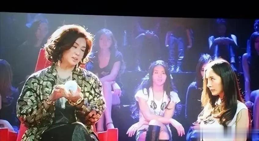 2013年，邓超首次拍电影，邀请金星客串，金星满口答应，得知女主是杨幂时，她却说