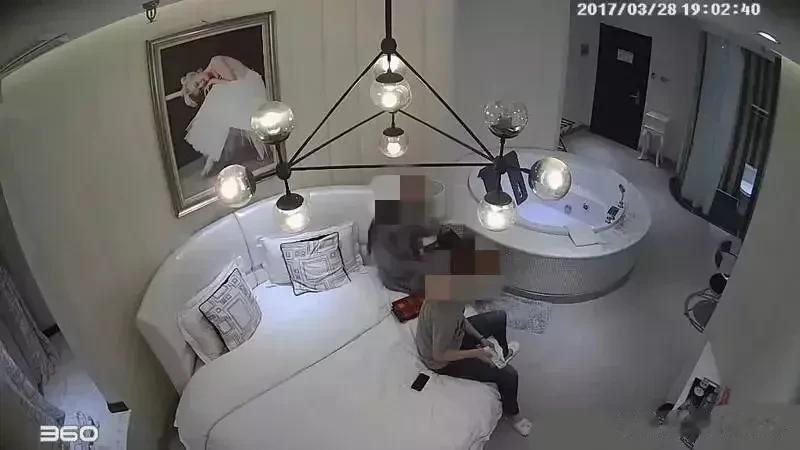 姐妹们记住:永远不要在现任面前提和男朋友在一起的过往经历，也不要提前男友人丑没钱