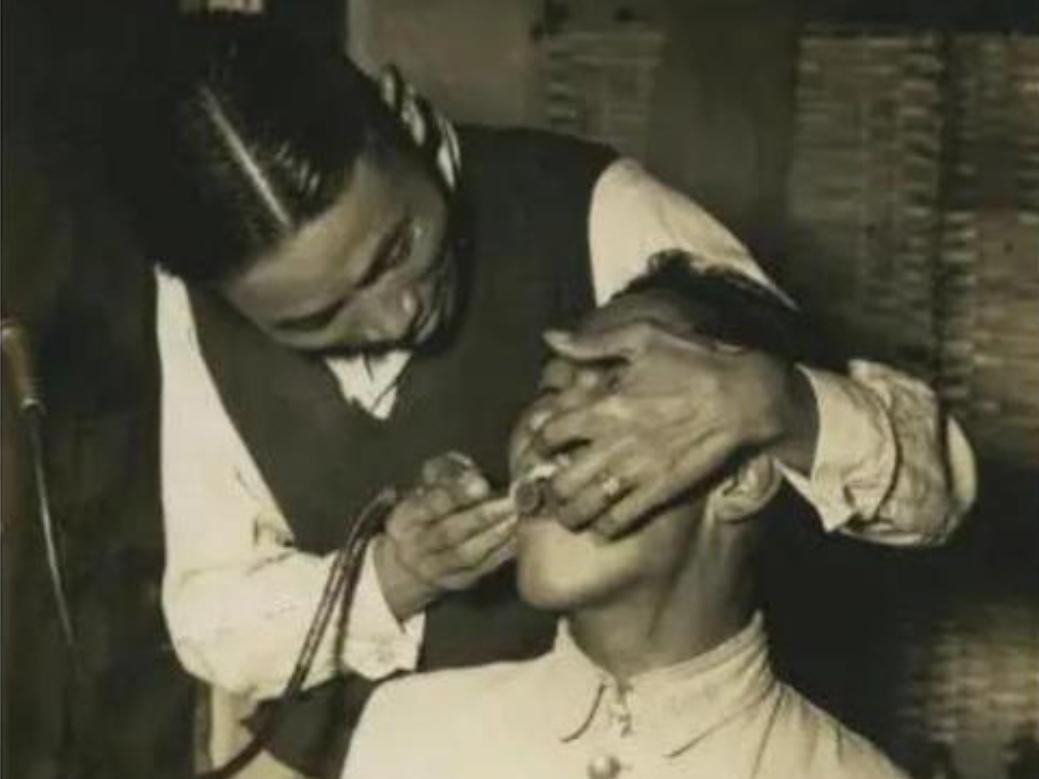 #历史那些事[超话]#1936年，罗瑞卿去看牙医，发现墙上有一幅画像便随口问道：