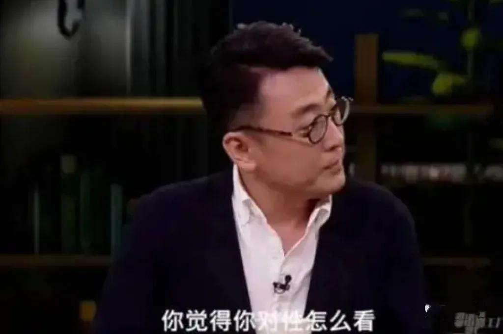 有一次，窦文涛公开问俞飞鸿：“你觉得你对性怎么看？” 

俞飞鸿却显得有些不好意
