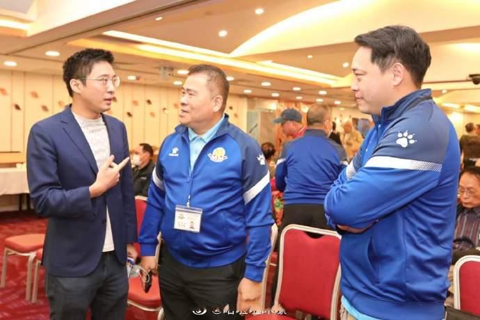 郭晶晶小叔子霍启山出席活动，表情如复制粘贴
大家都知道郭晶晶嫁入了霍启刚，而霍启