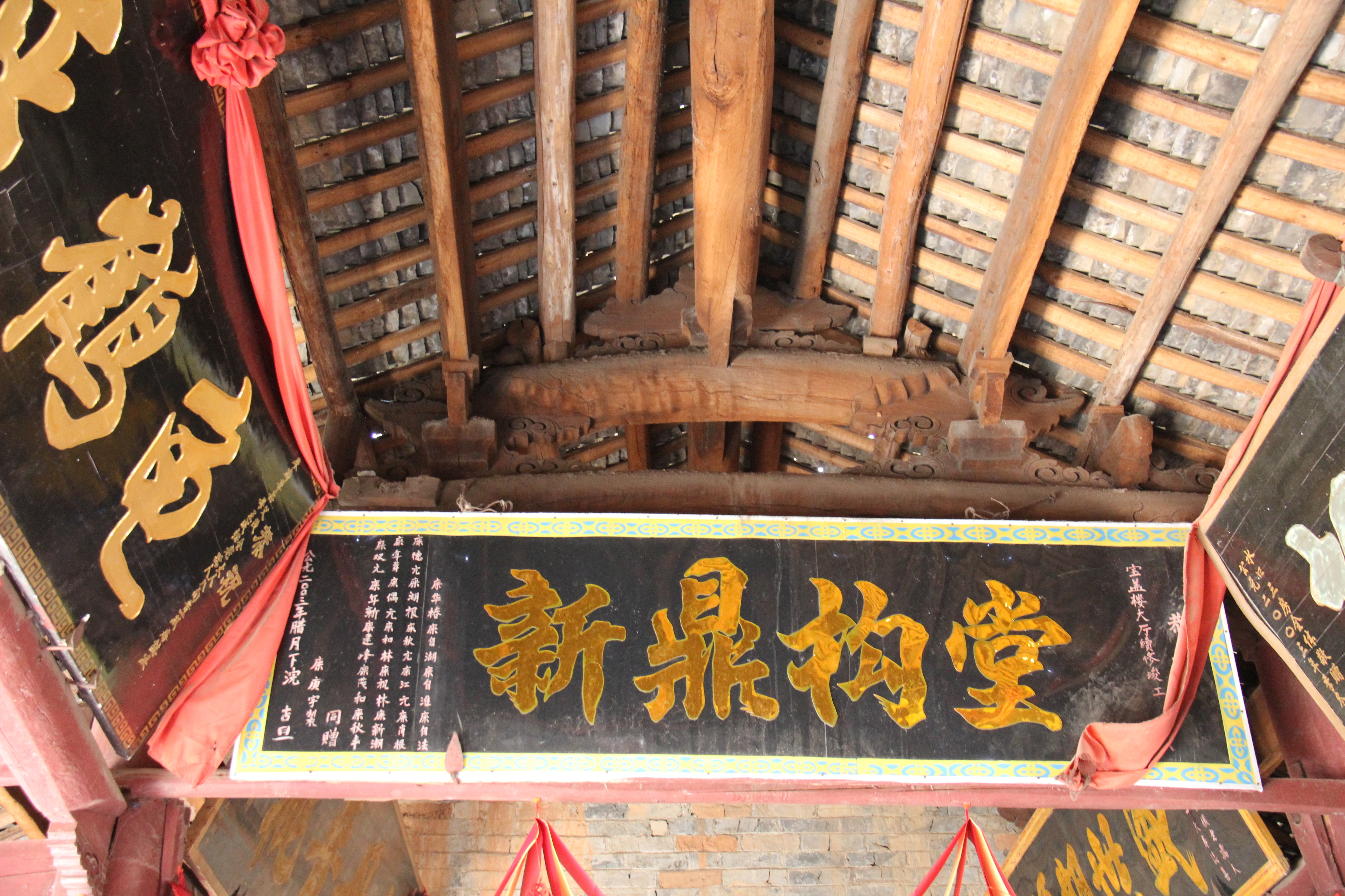 衡阳衡南县宝盖镇宝盖村廖氏老宗祠，一组康熙门楼和康熙前厅，运用的则是江西南昌一带