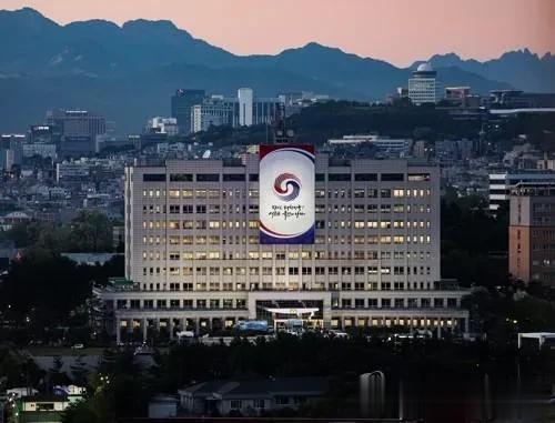 【】美国泄密文件显示韩国总统尹锡悦遭到24小时监听。
       据韩联社今天