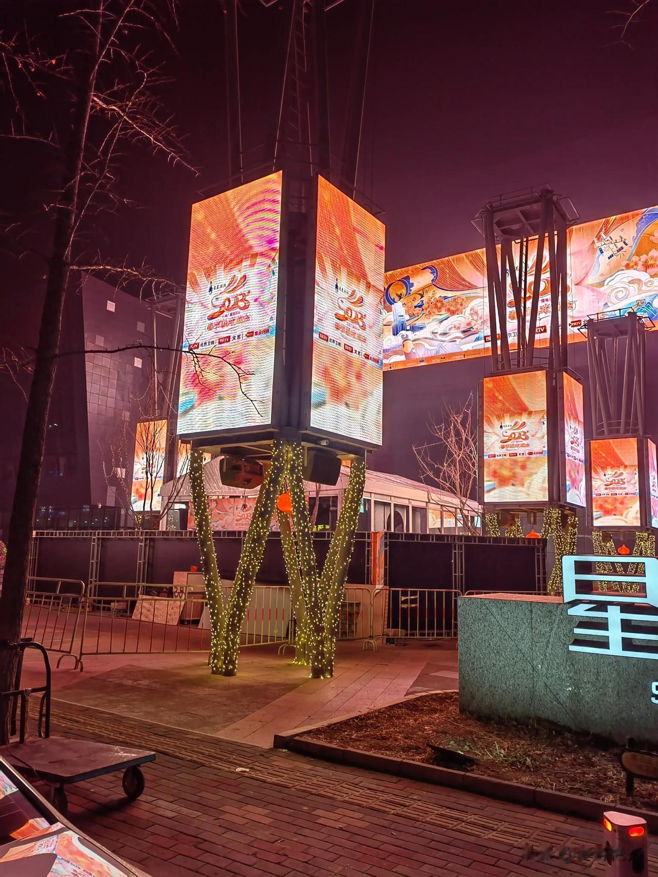  违建少了，空地多了。北京的变化，可谓是天翻地覆，日新月异。
能让人切身感受到的