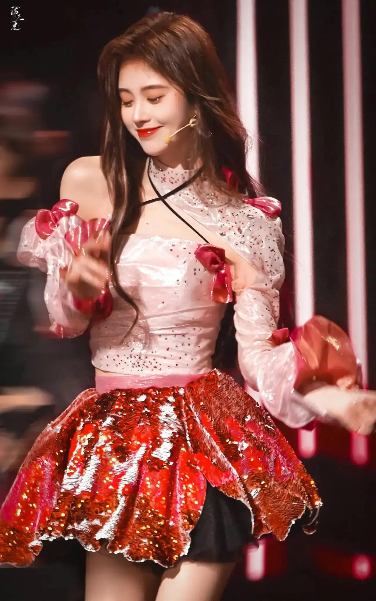 美女图集～第692期 | 鞠婧