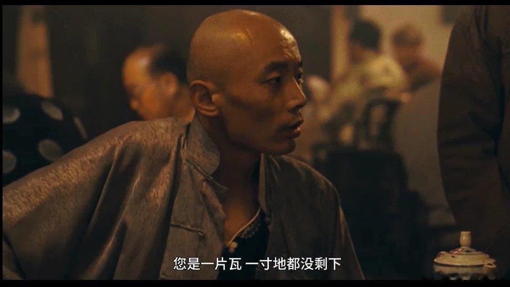 有句老话叫做：家有金山，宁抽不赌。就是家里就算有金山，一晚上都能输光了。张某人虽