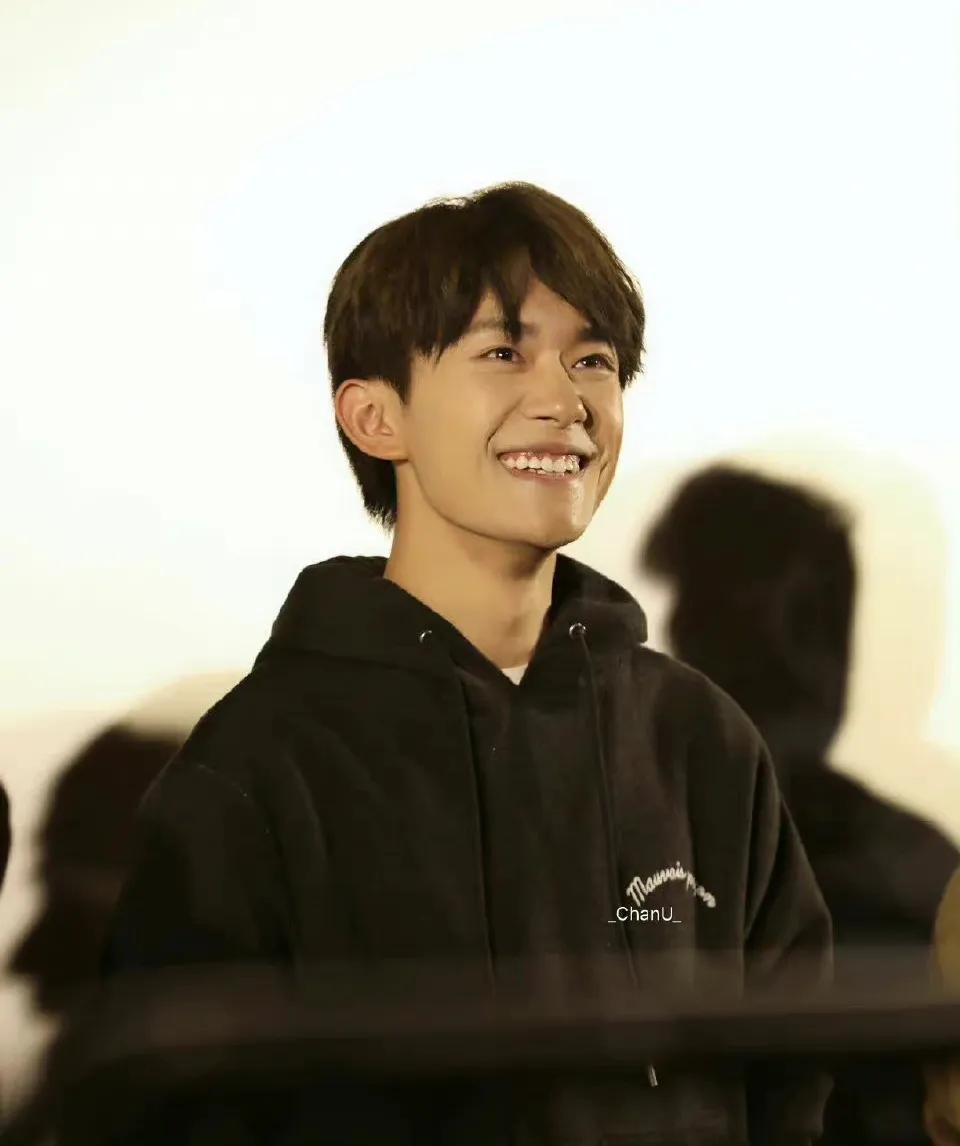 张艺谋说易烊千玺是首选！
17