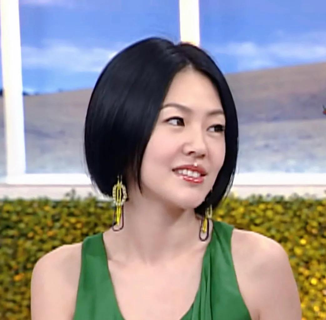 小S的颜巅状态
她的整体一向是比局部更有气质，但这个时期，单看脸就叫人惊艳。
再
