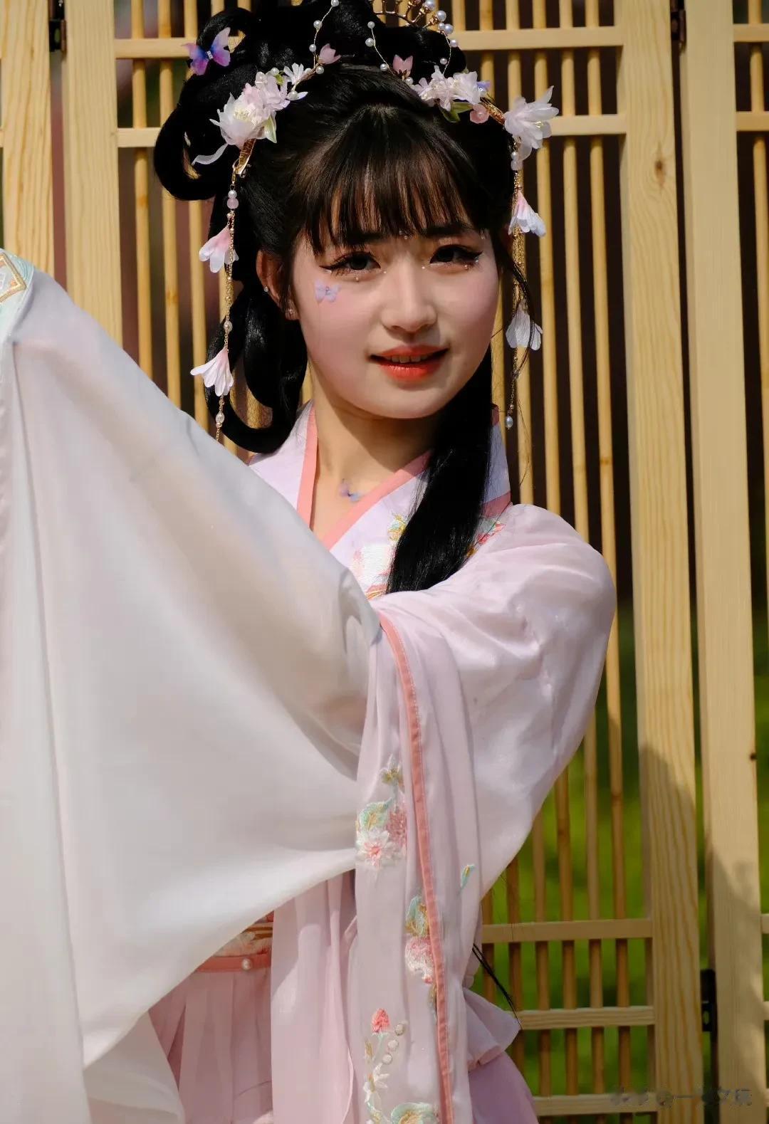  昨天的园博园花朝节的一些照片，汉服小哥哥小姐姐是真的飒，明天还能看到。

通过