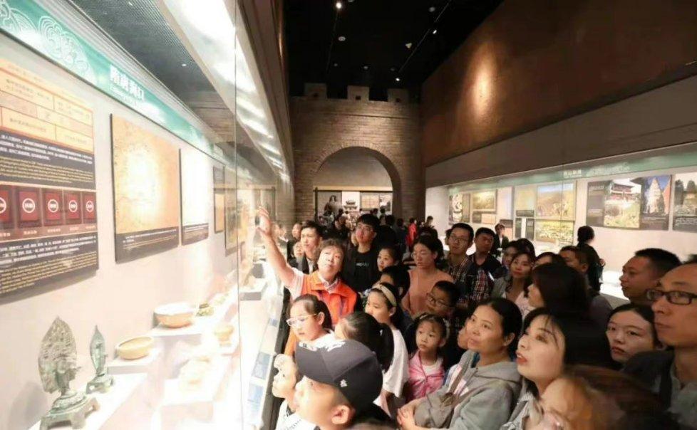 【 7天吸引5.7万人前来！[憧憬]#津人津事# 】日前推出的“再现高峰—馆藏宋