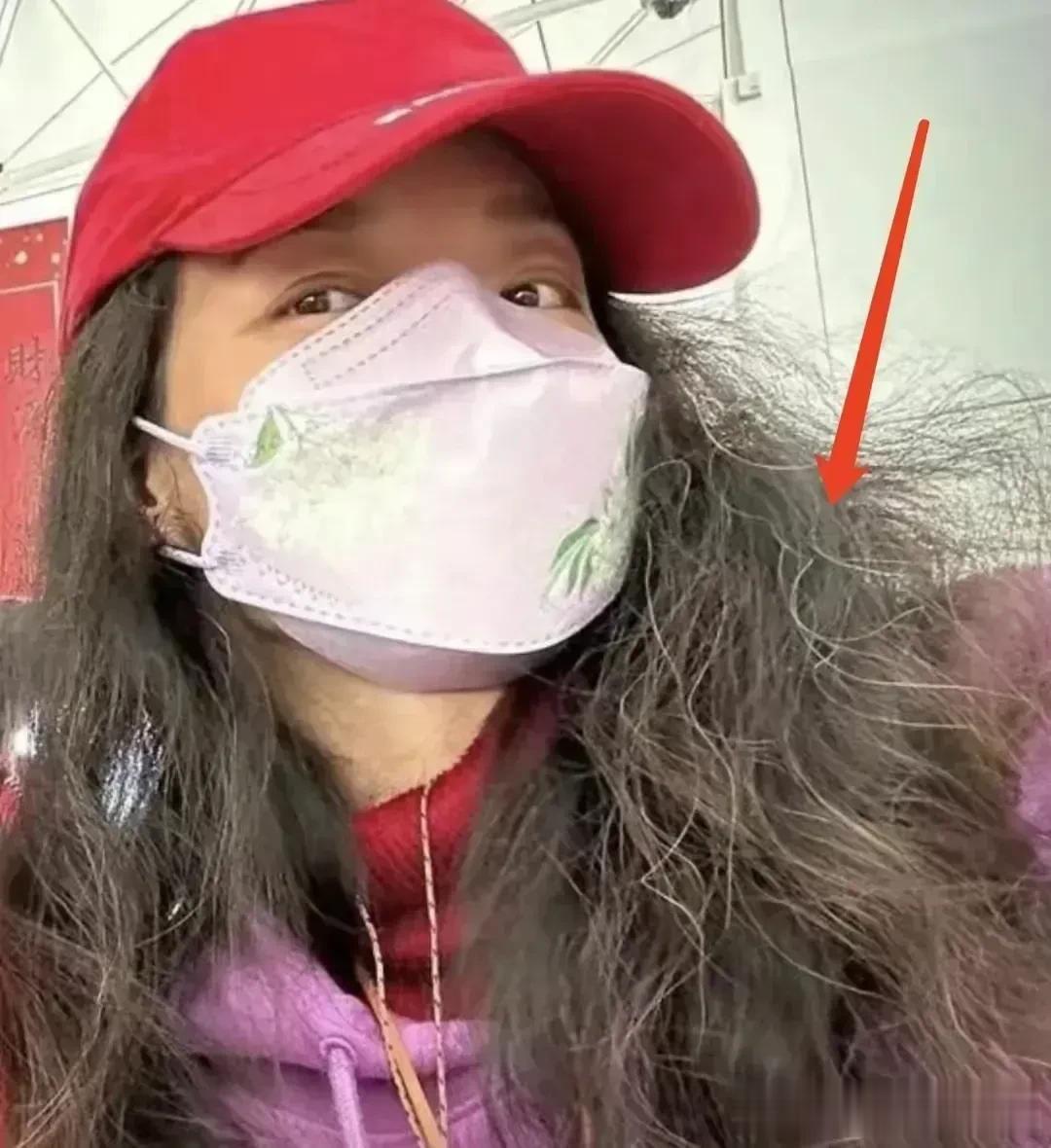 很多人说这是舒淇，其实我是不相信的，因为眼前这个妇人我真的无法与大美女舒淇联系上