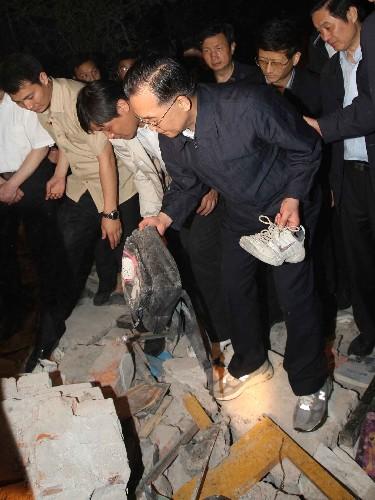 “我就一句话，是人民在养你们，