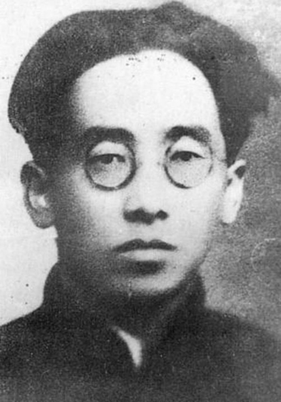 高君宇（1896年~1925年）原名高尚德，山西省静乐县，（今娄烦）人。“五四”