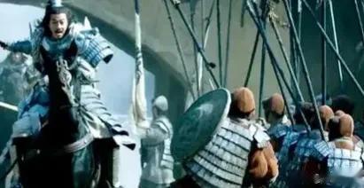 

我最喜欢的历史人物，是项羽。

他是个力可拔山的真正英雄。

他又具有忠贞于