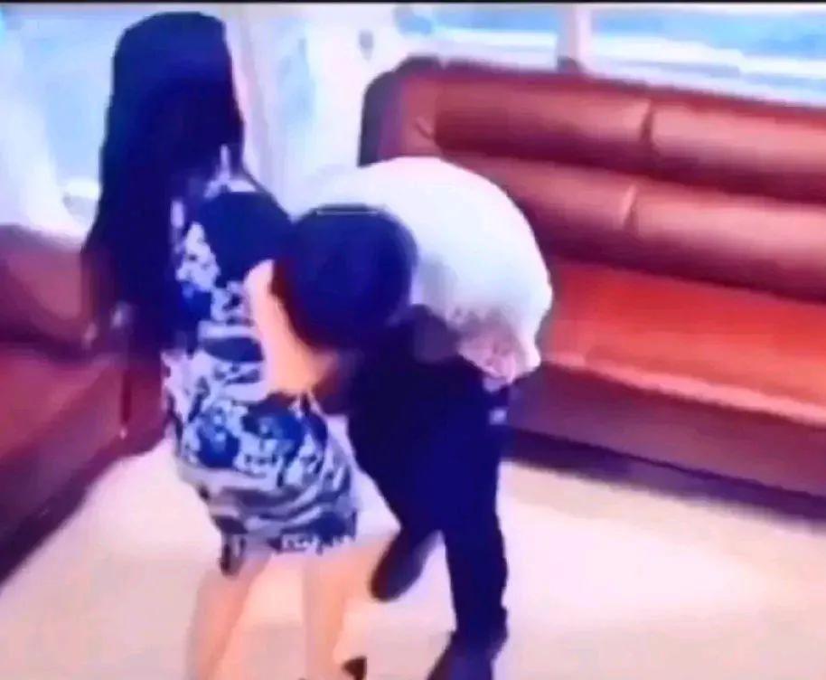 广东东莞，发生一件十分奇葩的强奸案！两小偷入室偷盗反被40岁女子制服，然后强迫小