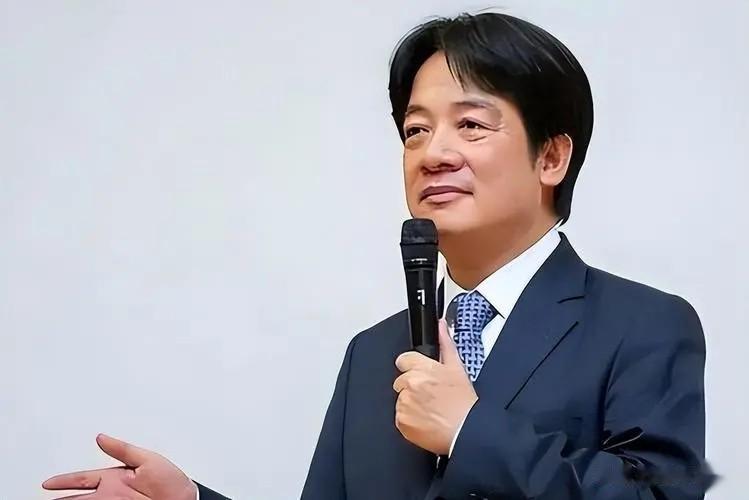如果侯友宜无心大位，他大可以继续岁月静好，实际上他对偏偏对大位孜孜以求。而现在却