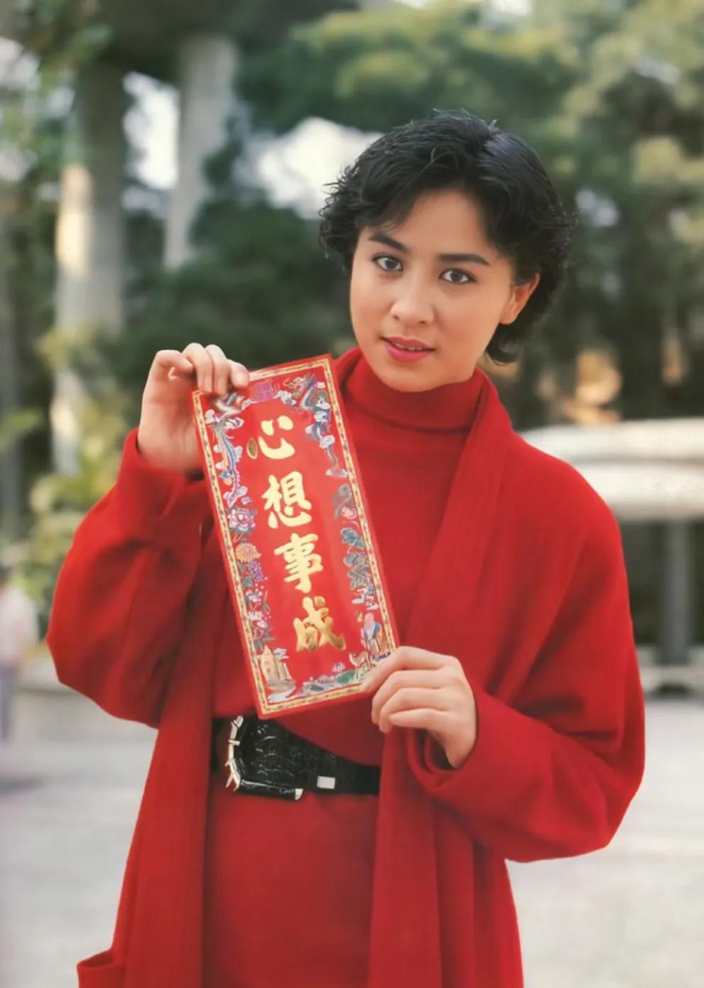 懵懂的小女孩变成了霸气的大女人。