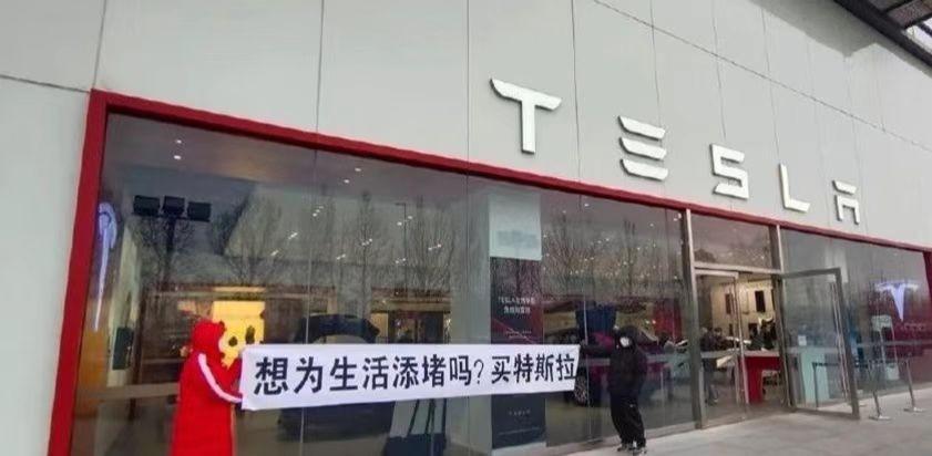突击式降价，特斯拉这次受什么刺激了？
近期，特斯拉毫无预警突击式降价的时间受到不