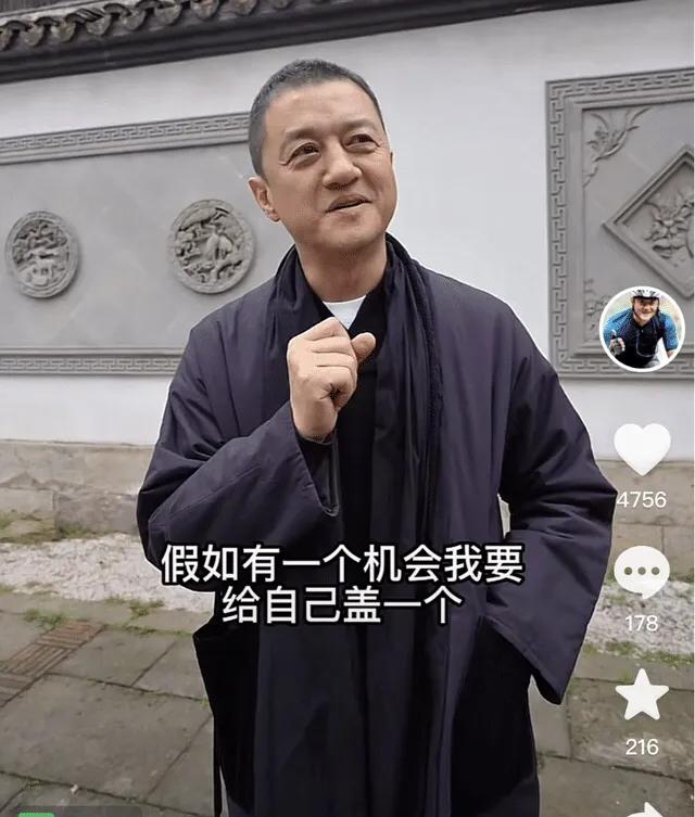 这样一看，李亚鹏和前妻王菲，确实不是同一个频道的人！
个性十足的“菲姐”，应该不