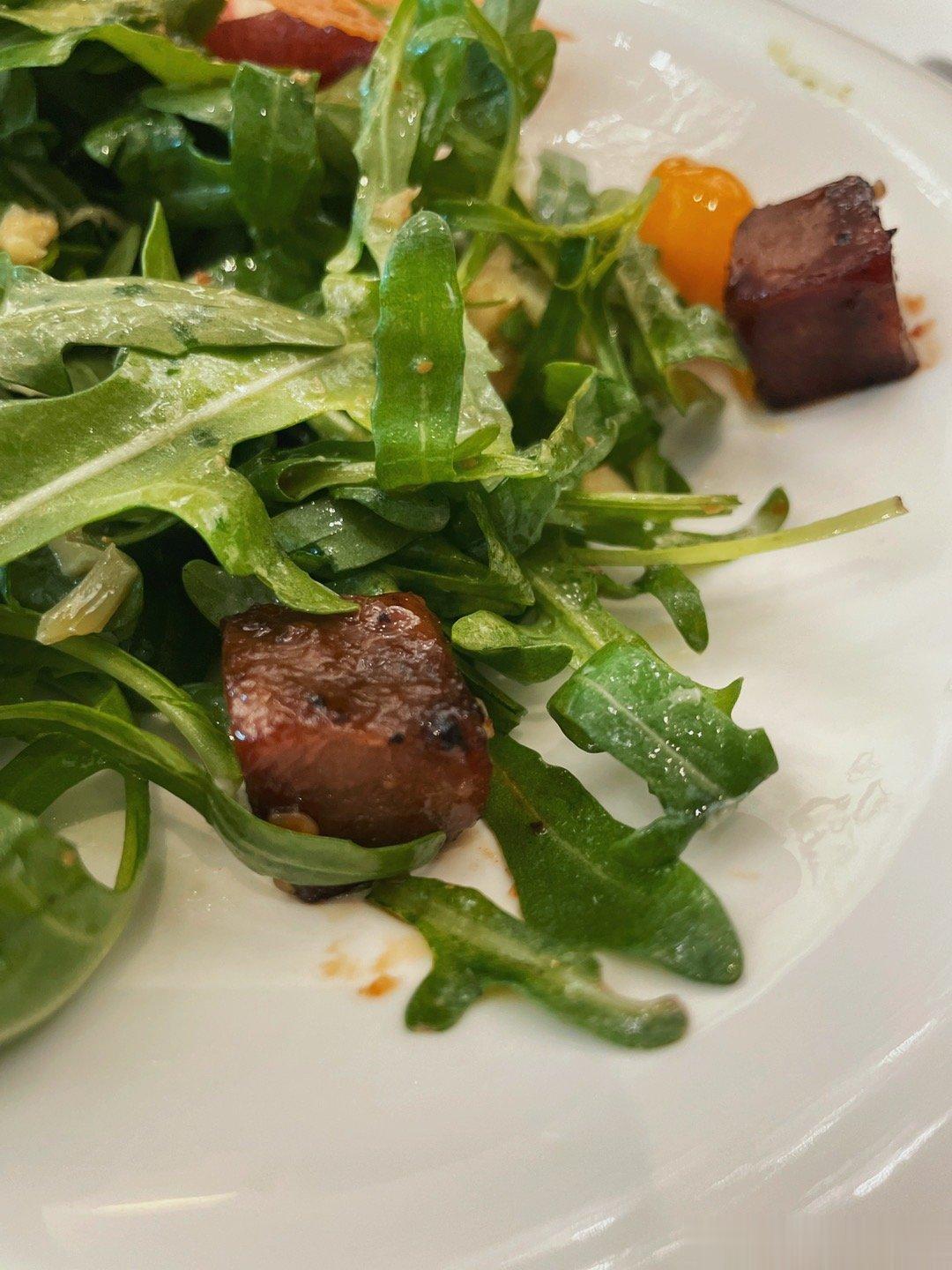 #菠菜和豆腐能不能同吃# 可以一起吃不用担心！菠菜里面虽然含草酸，但是草酸是溶于