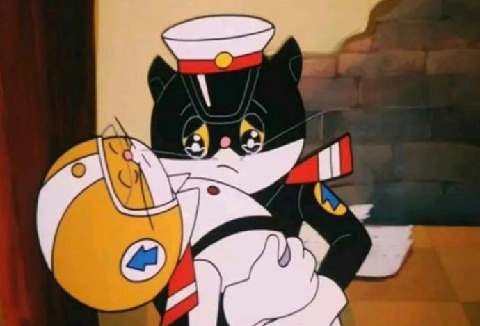 黑猫警长其实是一只奶牛猫，
白