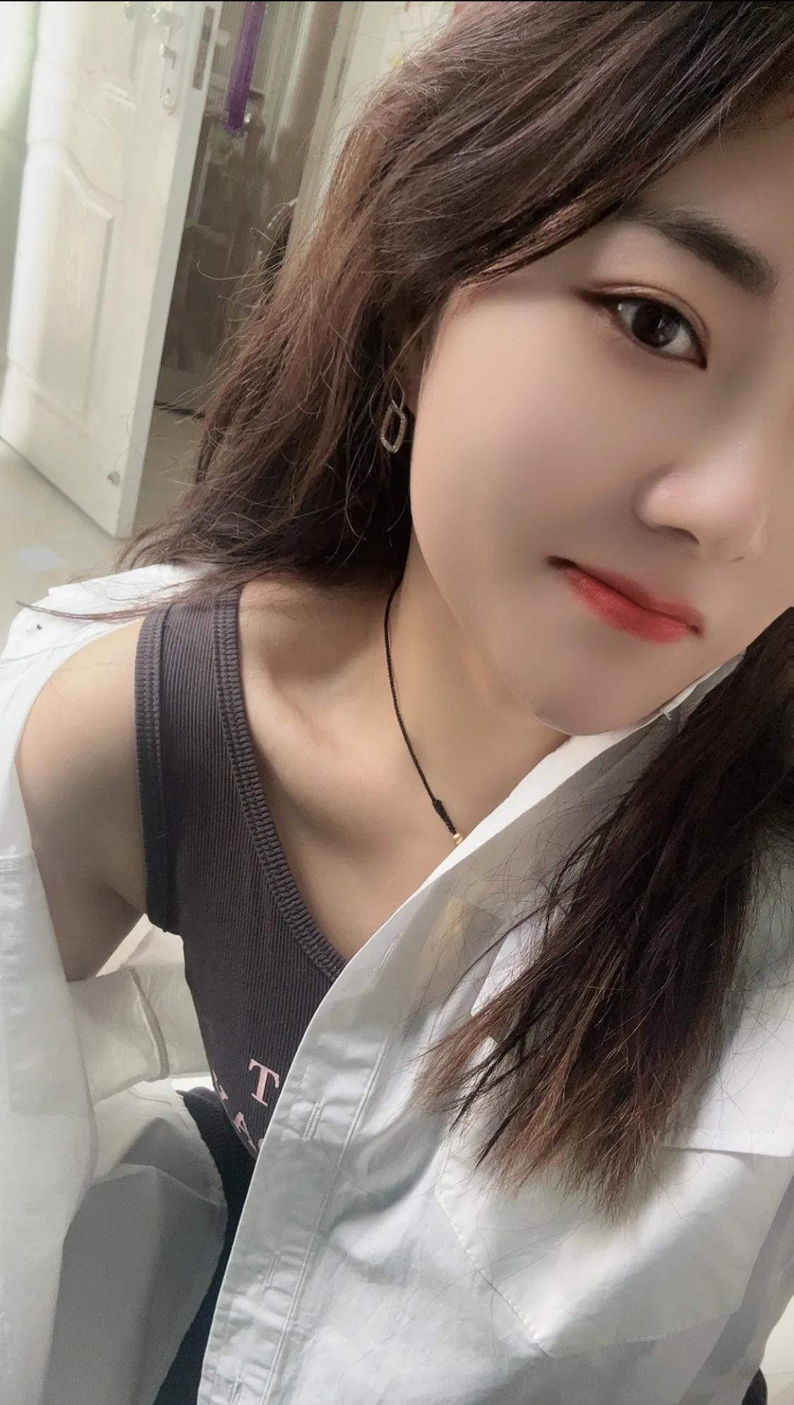 这辈子，能够大半夜从被窝里爬出来跑二里地给你买你爱吃的零食，或者为了你不顾风雨买