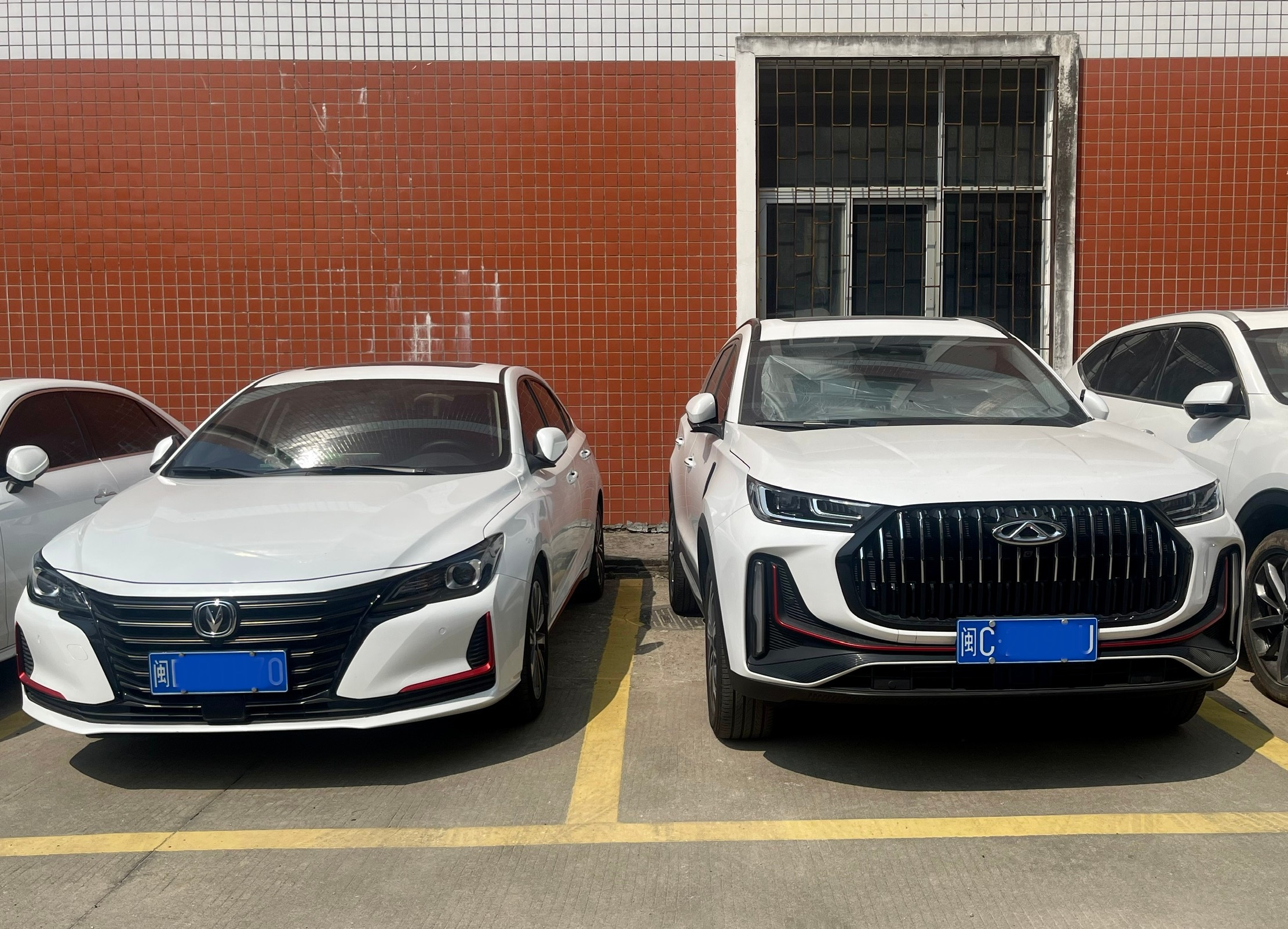 现在国产车为什么老爱搞这种撞色的细节呢？好看吗？上档次？年轻？运动？就是画蛇添足