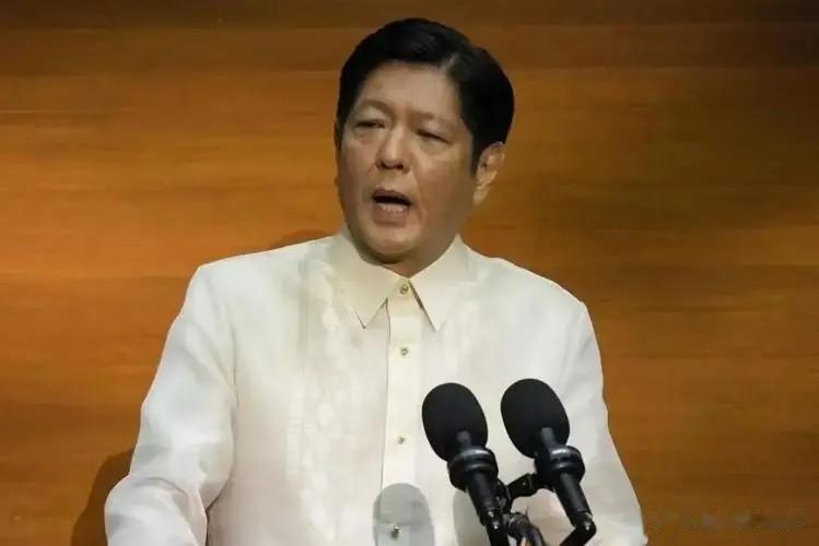 马来西亚总理安华说，他愿意与中国就南海上的争端进行谈判，而菲律宾总统马科斯却说，