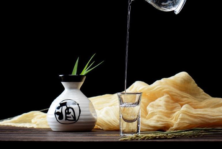 喝了40年白酒，今天才知道白酒不能这样喝，建议大家也早点了解
我的叔叔今年都六十