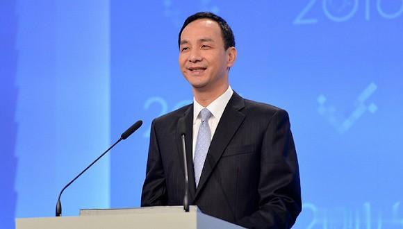 侯友宜民调下滑到第三位，一切责任都由朱立伦与侯友宜负责，二人面和心不和，导致侯友