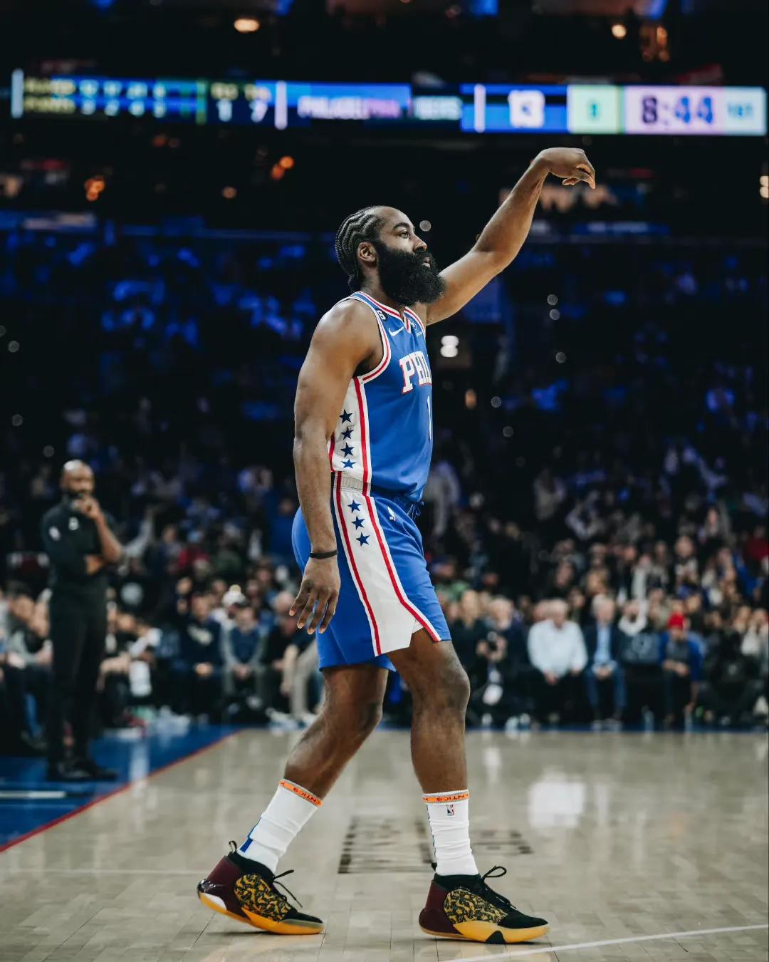 季后赛！哈登对阵旧主，76人与篮网主要球员本赛季场均得分以及身高一览

恩比德3