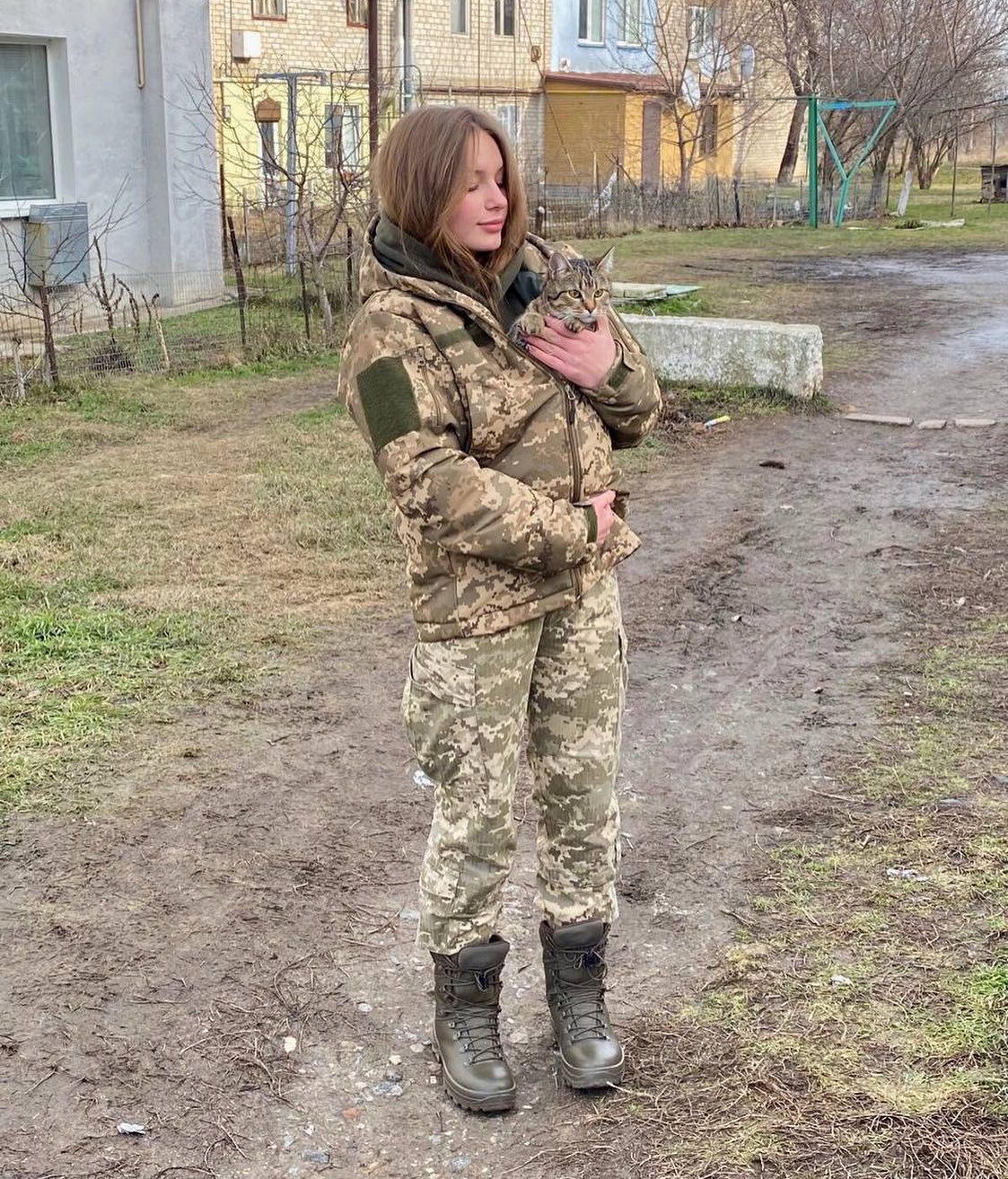 Ruslana 19岁，信号兵，今年2月10号她在执行作战任务时受重伤失去了左腿