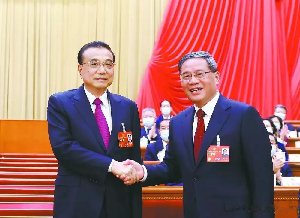 新的一年，我期望有如下变化：

1、期望能对贪污过亿的判处死刑，以此来震慑并遏止