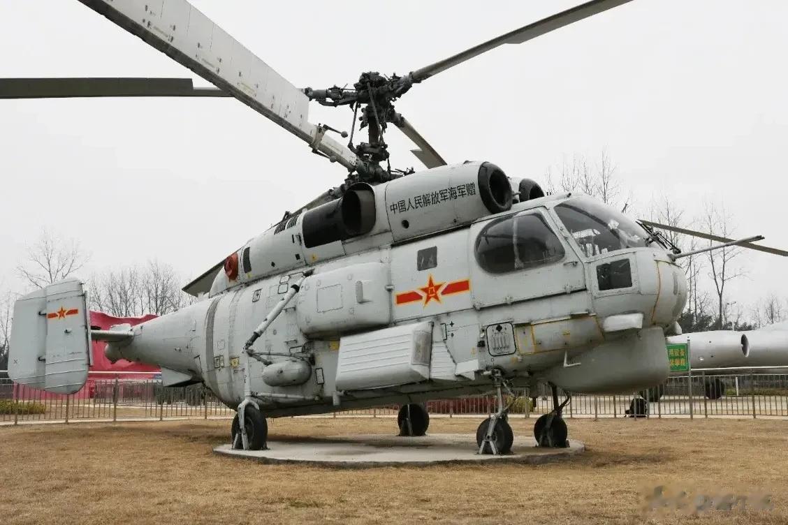 某公园里惊现直升机🚁，原来是二十年前引进的卡28舰载机。共轴旋翼设计，最大起飞