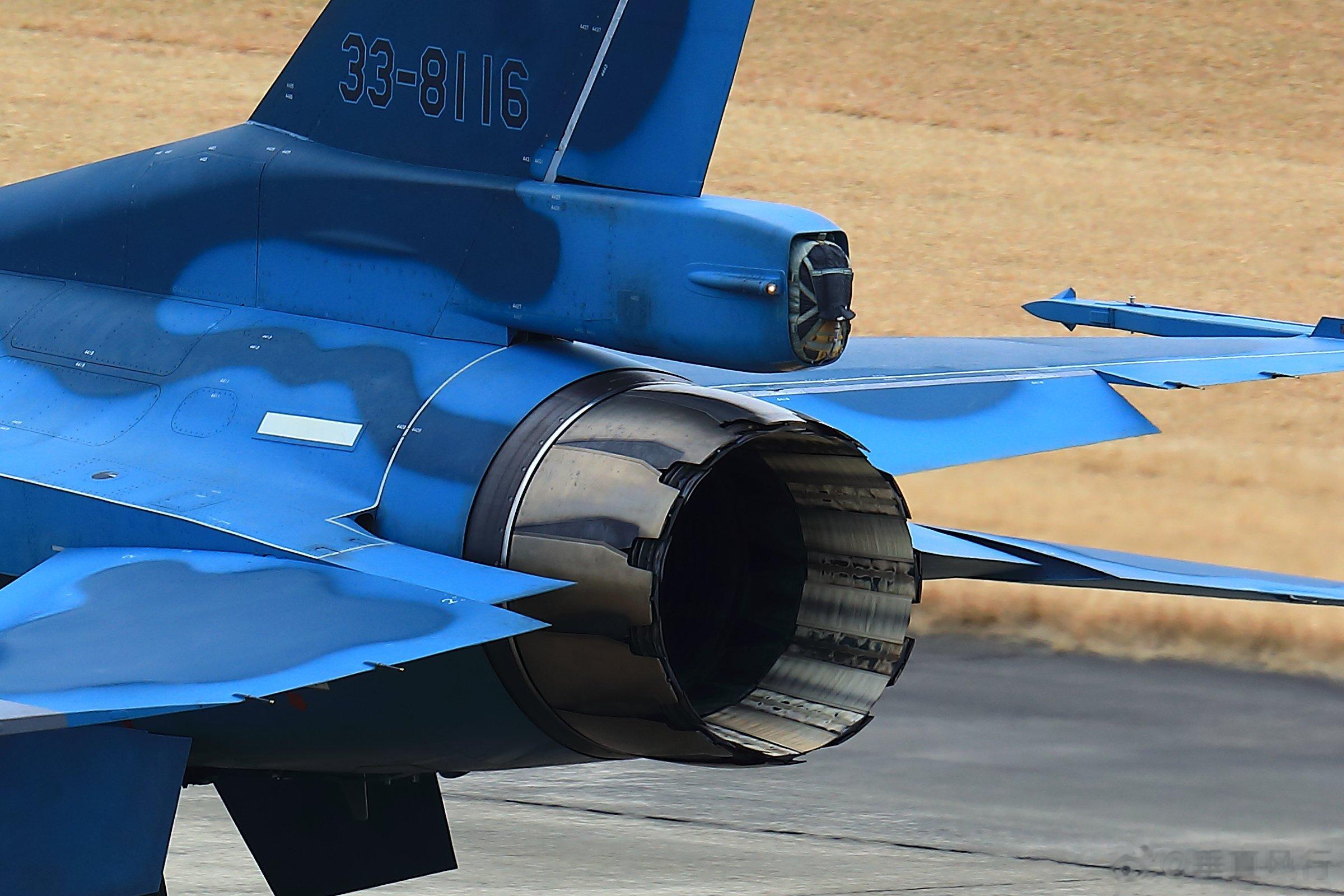 F-2的露天版减速伞，部分版本的F-16也一样#航空[超话]##武器装备[超话]