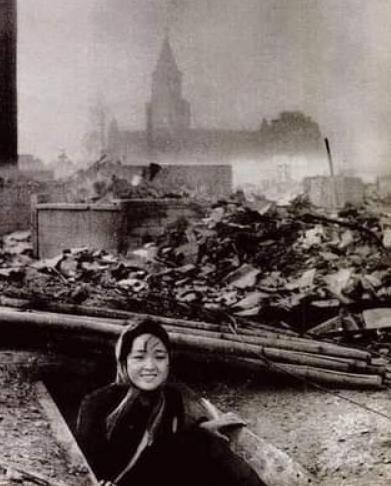 【广岛核爆下存活下来的女人】
1945年8月，随着美军对日本投下两枚原子弹，日本