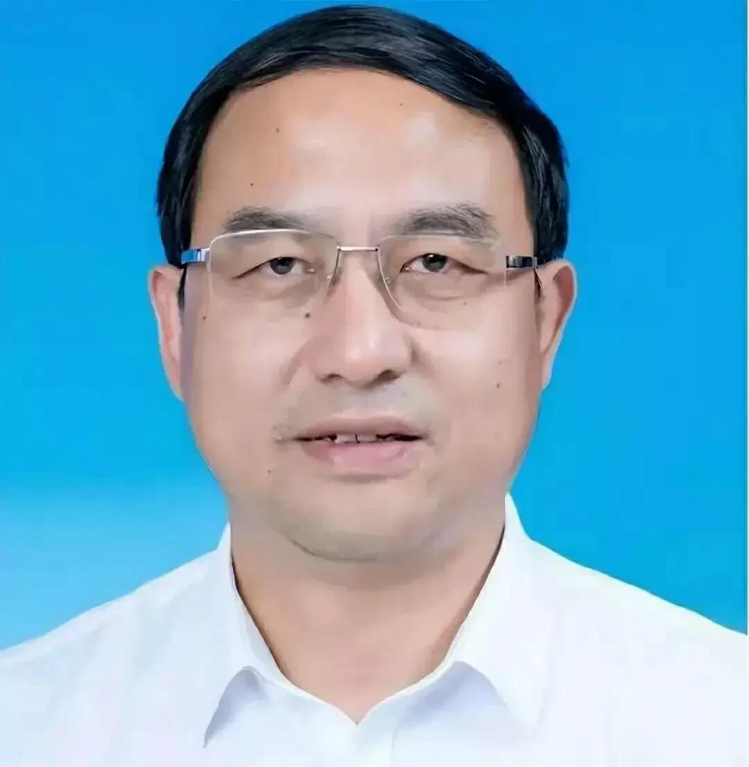 火出圈的余姚市教育局党委书记、局长王战胜

浙江省余姚市一个县级市教育局长王战胜