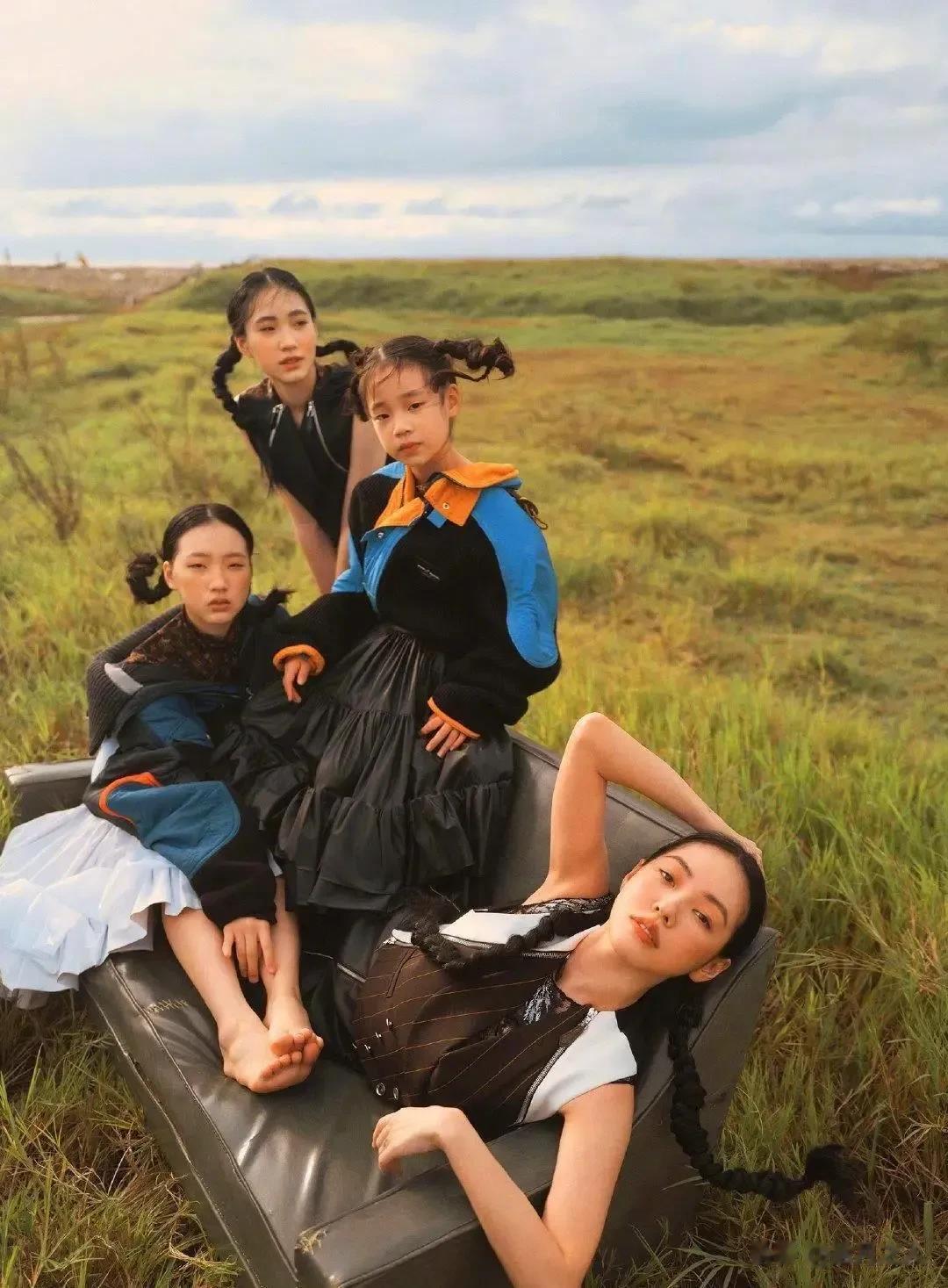 瞧这一家人！

三个女儿都有明