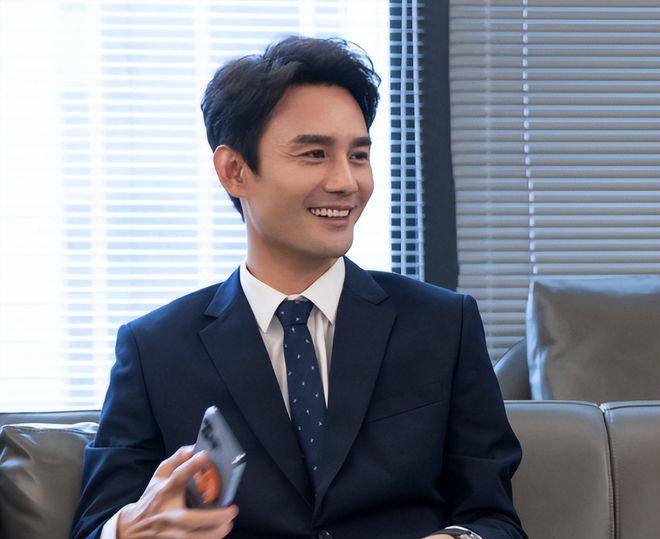 程潇是机长，是顾南亭的徒弟，也