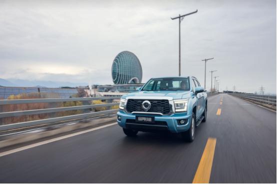 说到皮卡车，大家固有的印象就是它是功能性汽车，其很难在满足消费者的其他需求，但却