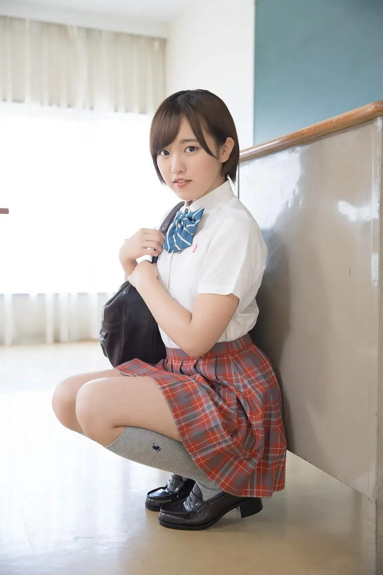童颜美少女，看着是日本写真
有知道名字的吗？