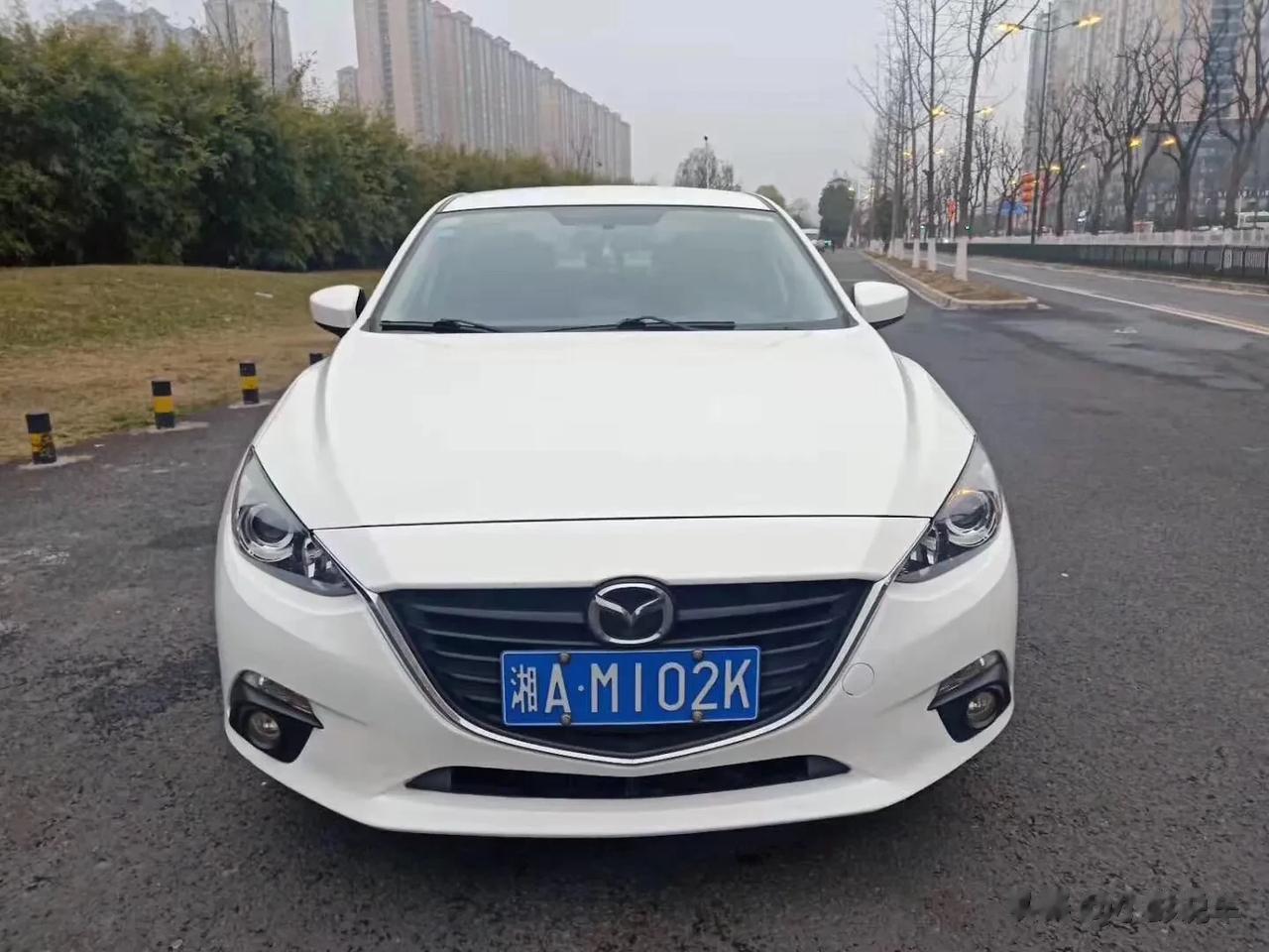 大家好，今天我们来看一台2016年上牌马自达3-昂克赛拉，1.5L自然吸气四缸发