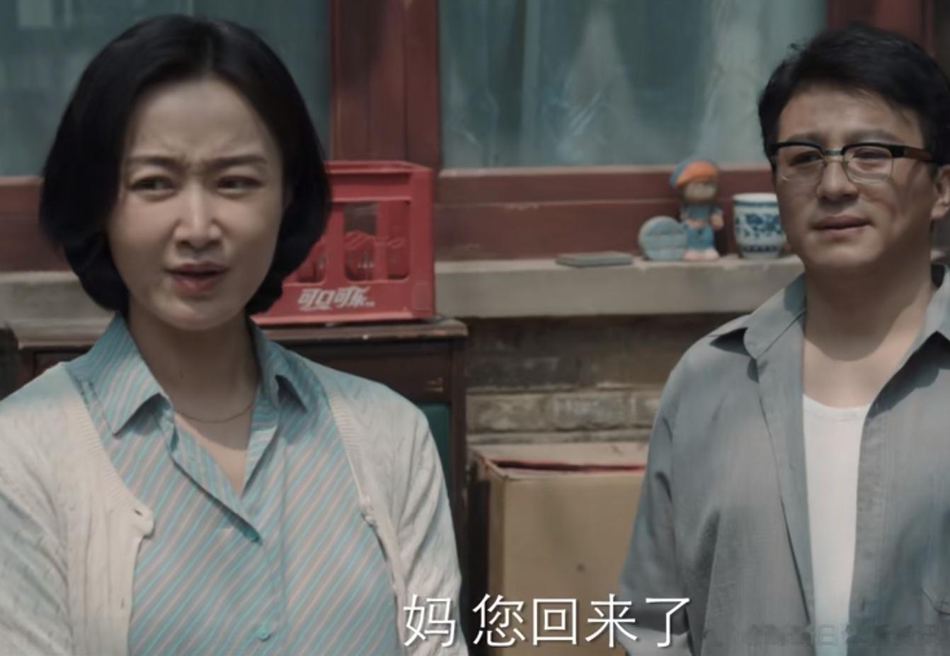 《曾少年之小时候》里谢乔奶奶嫌儿媳当众数落儿子，进屋就开始给儿媳摆事实讲道理，然