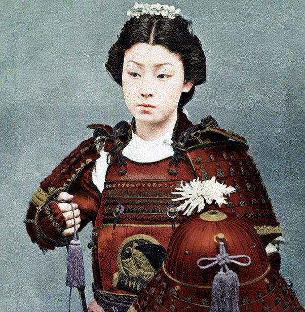 【日本最后的女武士】
照片中是