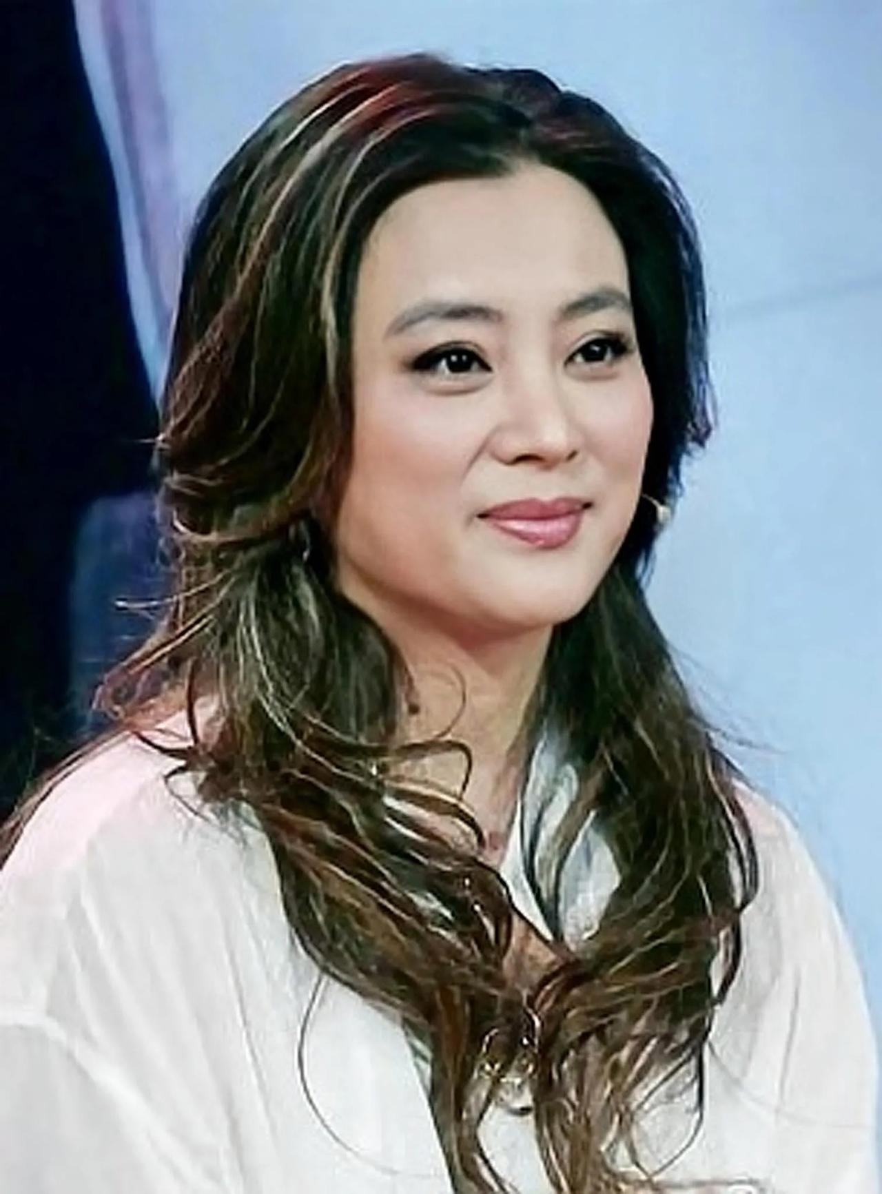  甜歌皇后李玲玉歌声非常好听[兔年大吉][兔年大吉]容貌老去依旧迷人[兔年大吉]